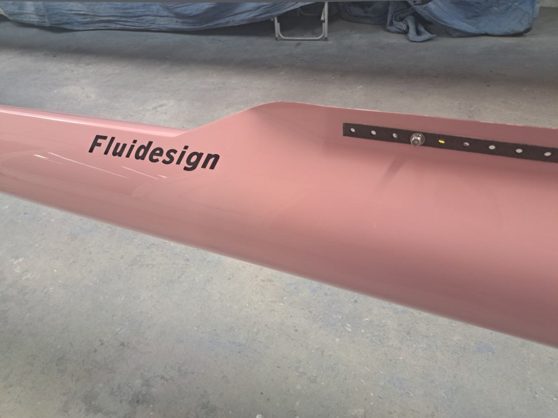 Pink arm sleeve with 'Fluidesign' text.